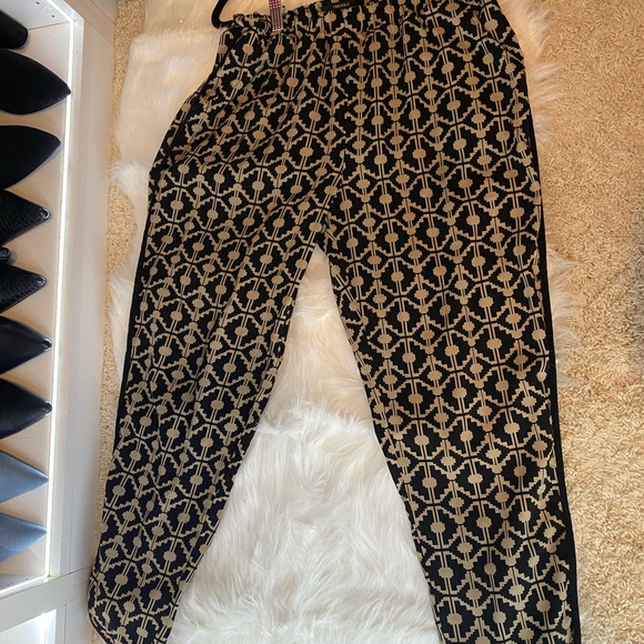 Asymmetrical pant - Picture 2 of 4